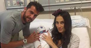 6 sene boyunca alt yapının birçok kategorisinde forma giydi. Ugur Demirok Baba Oldu Spor Haberleri