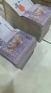 Backpackeran ke malaysia butuh duit nggak sampai sejuta! Nenek Simpan Uang Hampir Rp 1 Miliar Di Kaleng Susu Hancur Dimakan Serangga