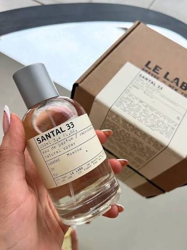 Santal 33: madera cremosa, cuero suave y un aura cálida que te vuelve  inolvidable. 🤎🔥✨ #santal33 #lelabo #antalaperfumeria