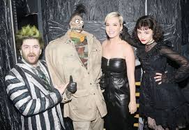 **i speak largely about female performers not in an effort to be exclusionary but as a result of my limited knowledge/awareness of this attitude being presented towards nonbinary and masculine performers. Katy Perry Backstage At Beetlejuice On Broadway 05 07 2019 Celebmafia