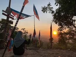 Jika di luar, cari tempat teduh dan pakai baju pelindung matahari, topi berlapis lebar dan cermin mata hitam yang menghalang uv. 9 Tempat Menarik Di Beaufort Sabah 2020 Eksplorasi Sabah