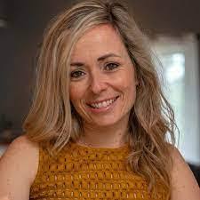 Sandra Levesque's Instagram, Twitter & Facebook