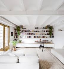 Simple box design provides four bottom shelves for easy access storage. Schlicht Weiss Mit Retro Touch Wohnzimmer Sofa Set Mit Schlaffunktion Wohnung Wohnzimmer Wohnung Innenarchitektur