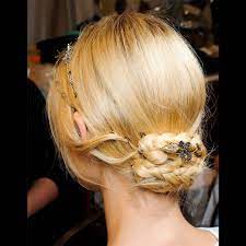Coiffure Reveillon 35 Idees De Coiffures Pour Le Reveillon Qui Nous Bluffent Elle Coiffure Idees De Coiffures Les Meilleurs Produits Pour Cheveux