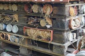Do It Yourself Insektenhotel In 2020 Insektenhotel Insektenhotel Selber Bauen Insektenhotel Bauen