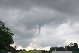 Zničené sady, lesní porosty, škody na rodinných domcích, strhané ploty a zdi, zničení. Vyskytlo Se V Cesku Tornado Meteopress Predpoved Pocasi Aktualni Pocasi