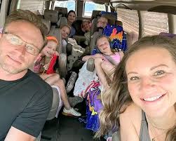 Adam busy's beautiful family during family tour 😍 #soccermum #buzzworld  #busby #quints #outdaughtered