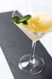 Zitronensorbet Nach Einem Rezept Aus Jamie Oliver Genial Italienisch Konnt Ihr Ganz Einfach Selbst Mache Zitronensorbet Rezept Zitronen Sorbet Zitronensorbet