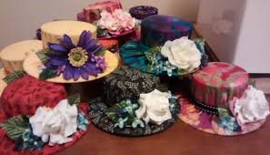Bonnet Pin Cushions Made From Recycling Cdroms And Small Cat Food Cans Cotton Fabric And Recycled Scraps Of Quilt Bat Diy Cat Food Tin Can Crafts Craft Sale