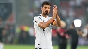 Rani khedira lässt seinen vertrag beim fc augsburg wie erwartet auslaufen und wechselt im sommer. Sami Khedira Gibt Karrierende Bekannt Nachster Rio Weltmeister Macht Nach Der Saison Schluss Eurosport