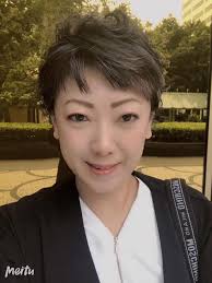 澳門導遊促進會- 本會朱明霞會長出席旅遊發展委員會昨日於世貿中心所舉行的《2019年度第二次全體會議》。  該會議由旅遊局長、委員會代主席文綺華報告旅遊業最新情況，並就旅客結構及出行模式改變與各委員討論。四個專責小組代表及各委員亦就旅遊業現況積極提出建議  ...