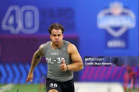 Brennan Jackson #DL36 of Washington State participates in the 40-yard...  News Photo