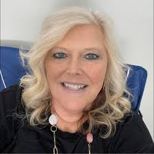 How to clean a cat's messy rear end safely?