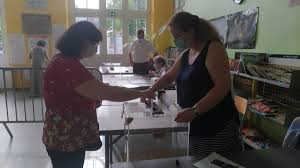 Assistant to the deputy returning officer at each polling place. K06ifq4fyg Wom