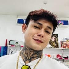 Efren Ignacio's Instagram, Twitter & Facebook