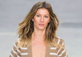 Le blond reste la couleur favorite des femmes. Blond Fonce Tout Savoir Sur Le Blond Fonce Pour Qui Comment L Entretenir Devenez Incollable Elle