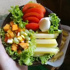Namun untuk pembuatan salad sayur selama ini masih terlalu monoton. Hanya Dengan Bahan Sederhana Anda Bisa Membuat Salad Sayur Yang Nikmat