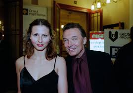 Manželka ivana gottová, antonie zacpalová, ivete kolářová a další karlovy ženy. Jako Jedina Dostala Gotta K Oltari Vdova Po Mistrovi Slavi 45 Let Zena Cz Magazin Pro Zeny