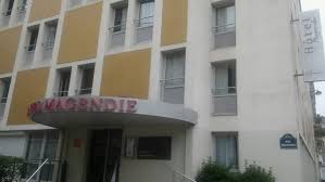 Vous pouvez réserver un hotel près du 13e arrondissement de paris dès aujourd'hui le mercredi 30 septembre au meilleur prix, sans frais de réservation et ci dessous voici la liste des hotels proches du 13e arrondissement de paris, triable suivant vos critères. Hotel Magendie Hotels 2 4 Rue Magendie Port Royal Gobelins Paris 13e Arrondissement Paris France Phone Number Yelp