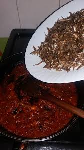 Then add the onions and stir again to mix and let it fry for 2 minutes then add tomatoes. Jinsi Ya Kupika Fried Omena Fried Omena Recipe By Serah Wairimu Cookpad Fried Onions Water To View And Brown Color Allccc