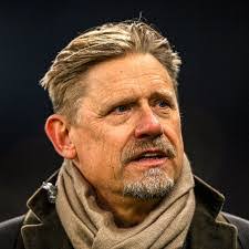 David Montford's Instagram, Twitter & Facebook