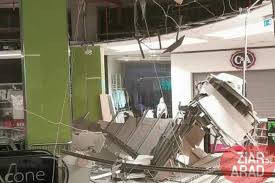 Marile magazine și atrium mall au programul modificat de sărbători. S A PrÄbusit O Parte Din Tavanul De La Atrium Mall Ziar De Arad
