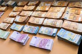 Allen noten gemeinsam sind die europäische flagge, die abkürzung der europäischen zentralbank in den verschiedenen arbeitssprachen der eu im jahr 2002, die. Zweitgrosste Illegale Plattform Politik