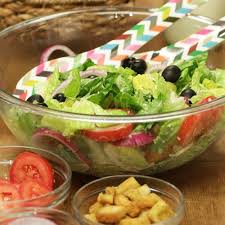 Re Create Olive Garden S Salad And Breadsticks At Home Recipe Restaurant Appetizers Olive Garden Salad Food