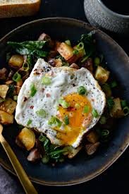 Completely customizable with crunchy potatoes, crispy onions and prime rib topped with eggs for brunch entertaining!. Leftover Prime Rib Breakfast Hash Simply Scratch