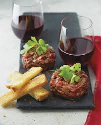 Tartare De Boeuf Au Cacao Et Au Piment Fort Saq Com Food Tartare Recipe Recipes