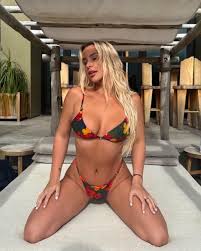 Tana Mongeaus Hot Shots