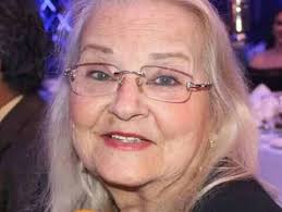 كل العزاء لأهل ومحبي القديرة الراحلة أنطوانيت نجيب ،