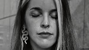 Amarna Miller: Hay que convencer a los hombres desde el deseo