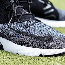Nike Air Max 270 Flyknit Black/White...
