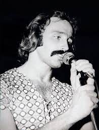 2 july) hungarian rock musician, singer of edda művek since 1974. Pataky Attila Hosszu Haju Nofalo Volt 30 Eve Hazai Sztar Femina