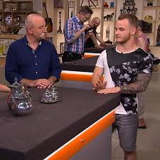 المذيعة @zdfheute •part of die da oben! Bares Fur Rares Junger Mann Mit Altem Silber Warum Die Expertin Ihn Enttauschen Muss Stern De