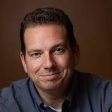 Hilary Ayers's Instagram, Twitter & Facebook