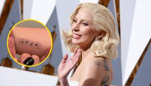 C'est dans cette ville de la drôme où l'artiste peintre, sculpteur, céramiste, galeriste formateur exerce son art. El Error De Lady Gaga En Nuevo Tatuaje Fernanda Familiar