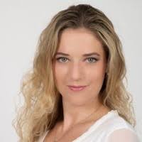 600+ profilů „Sandra“