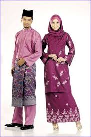 Samfu diperbuat daripada kain nipis yang tidak bercorak atau berbunga halus. Pakaian Tradisional Melayu Shariffahaj