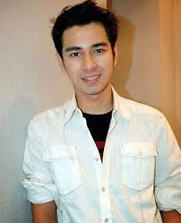 Personal raffi faridz ahmad lahir di bandung tanggal 17 februari 1987 dari pasangan munawar ahmad dan amy qanita adalah putra sulung dari tiga bersaudara. Raffi Ahmad Age Movies Songs Wife Bio Profile And More Wikifamouspeople