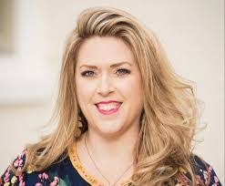 Holly Harding's Instagram, Twitter & Facebook