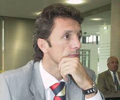 Born 9 october 1967) is a retired romanian former professional football defender, former captain of fc barcelona and key part of the romania national team in the 1990s. Sotia Lui Gica Popescu Se Face Avocat Pentru A Si Vedea Sotul Mai Des Ziarul National