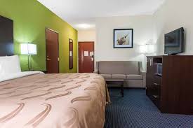 Guests enjoy the comfy beds. Anderson Indiana Hotel Best Value Hotel Anderson Indiana Quality Inn Anderson