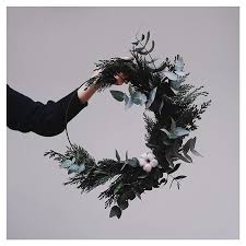 Lauriane Bueb Sur Instagram La Couronne De Feuillage Deco De Noel Ou De Tous Les Jours Ici Ete Comme Hiver Je Ne M En Lasse Pas Et Il Y En A