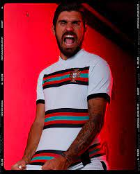 Hoje tivemos direito a desfile nas manhãs da comercial! Os Novos Equipamentos Da Selecao Um Regresso E A Camisola Que Centra Atencoes