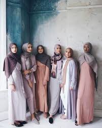 Gambar wanita berhijab sedih dari samping. Tampil Beda Dengan 5 Tips Padu Padan Fashion Wanita Cantik Berhijab