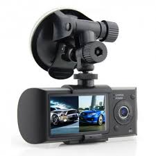 Disponibilitate oglinda retrovizoare cu camera video dvr monitorizare trafic si camera video marsarier. Camere Video Auto Dvr Black Box Martor In Trafic Techstar