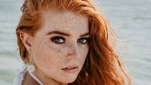 Bright, succulent harvest grains, spicy lattes, cozy sweaters, comfort food—they all seem to suggest all things warm and fuzzy, and truly everything takes on an earthier feel. We Never Knew Redheads Could Perfectly Rock All These Makeup Looks