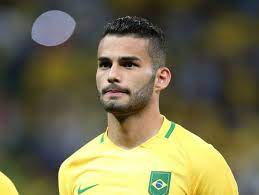 A modelo marinna lays que, atualmente, mora na bélgica, resolveu se pronunciar sobre o assunto ao ver o seu nome vinculado ao casal. Flamengo Contrata Thiago Maia Mas Torcida Ainda Prefere Arao No Time Titular